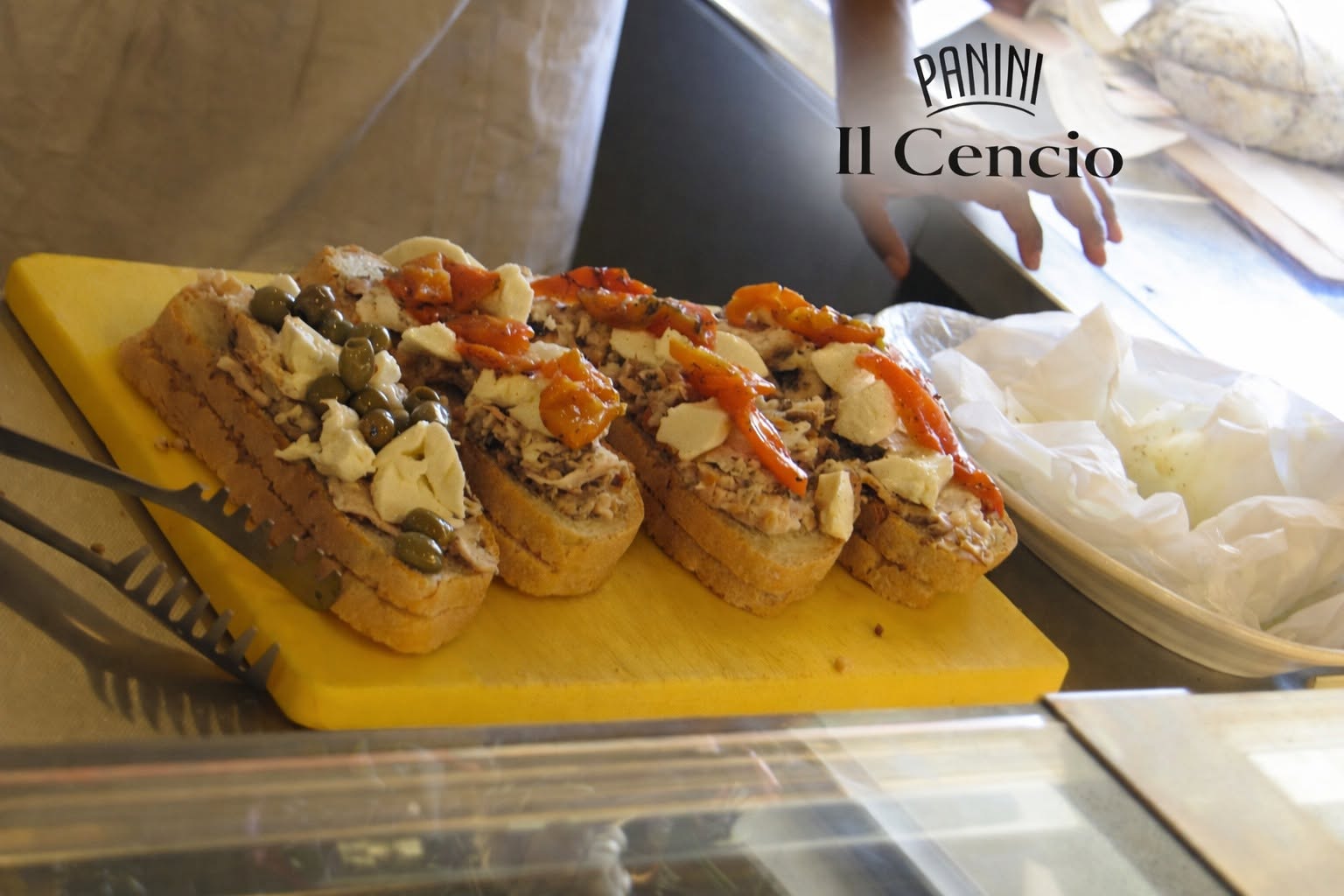 Panini in preparazione sul banco