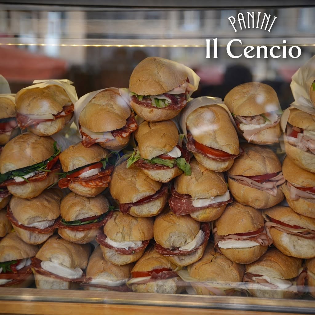 Panini esposti nella vetrina del locale